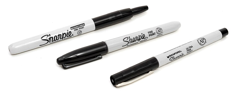 Sharpie Permanent Marker Fine Point Black 12 Count